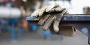 تصاویر / حضور رئیس‌جمهور در کارخانه ایران‌خودرو دیزل در جمع کارگران