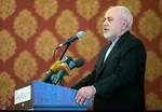 ادای احترام ظریف به سردار سلیمانی و ابومهدی المهندس در محل شهادت آن‌ها در بغداد