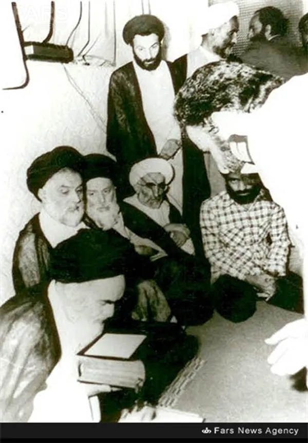 2. آیت‌الله احمد جنتی در کنار آیات: سید مرتضی نجومی و سیدمهدی یثربی درکنار امام خمینی - 1358