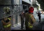 سقوط دکل ۳۰ متری در خیابان فاطمی