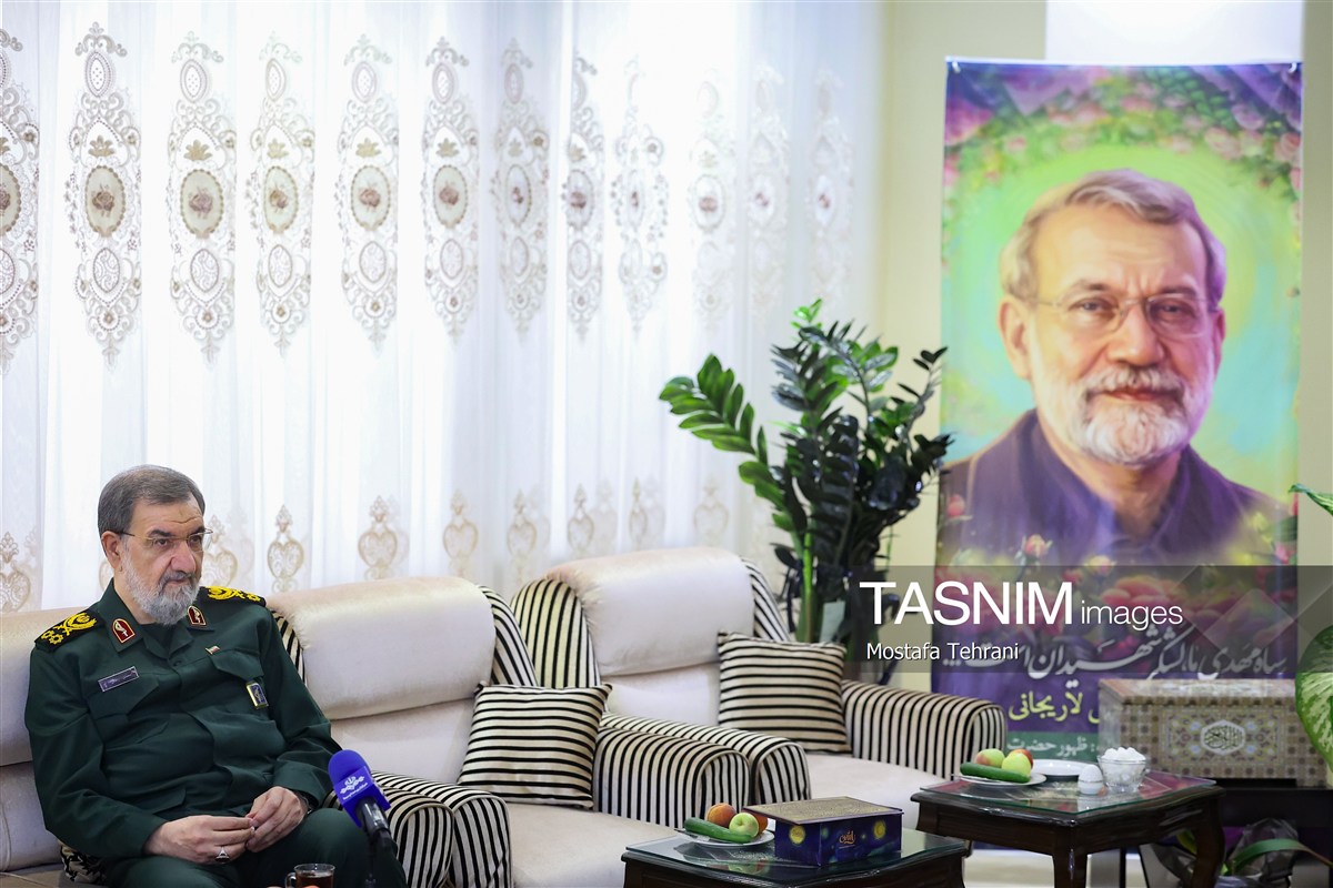تصاویر| حضور دبیر شورای عالی امنیت ملی در منزل شهید لاریجانی تصاویر| حضور دبیر شورای عالی امنیت ملی در منزل شهید لاریجانی
