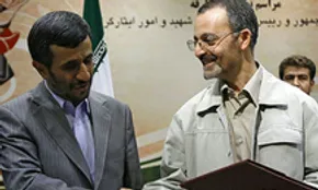 عکس/ احوالپرسی جنتی با احمدی‌نژاد