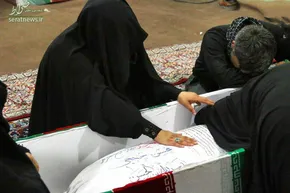 عکس/ پدر شهید هسته‌ای در تشییع شهید حججی