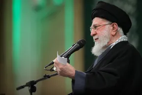 فیلم| واکنش رهبر شهید به ایجاد مکان امن برای محافظت از ایشان