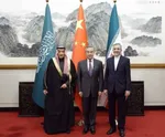 عکس: وقتی دیپلمات ایرانی کروات می‌زند!