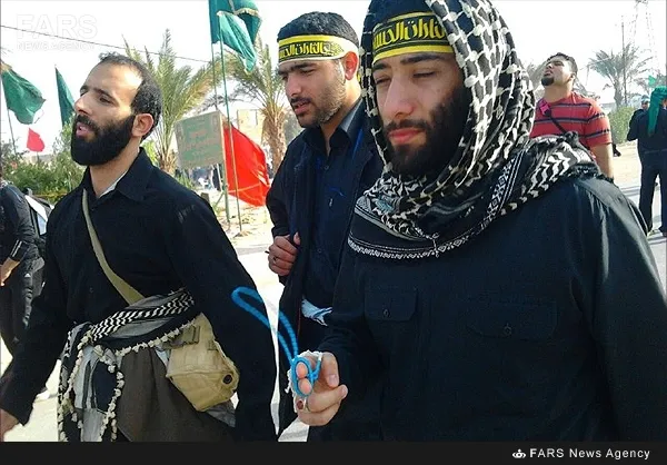  شهید مدافع حرم مهدی کوچک زاده(نفر اول سمت چپ تصویر)
