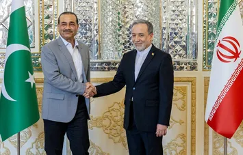 تصاویر| دیدار فرمانده ارتش پاکستان با وزیر امورخارجه ایران