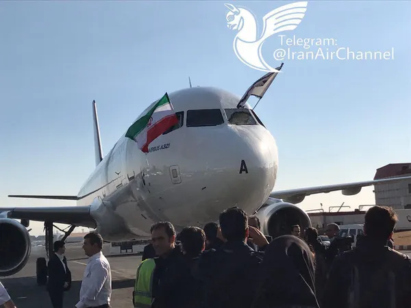 فرود هواپیما در مهرآباد