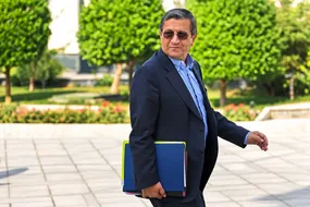 پاس‌کاری وزیر اقتصاد، و فرار همتی در روزهای جهش دلار