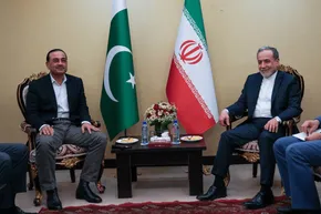 فیلم| دیدار فرمانده ارتش پاکستان با عراقچی در تهران