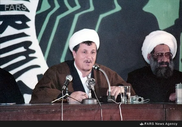 آیت الله اکبر هاشمی رفسنجانی در حال سخنرانی در یکی از کنگره های وحدت اسلامی - 1361