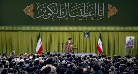 فیلم / مدیحه‌سرایی امیر کرمانشاهی در دیدار با رهبر انقلاب