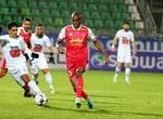 عبدالکریم حسن هر دو دست دروازه‌بان پرسپولیس را شکست!