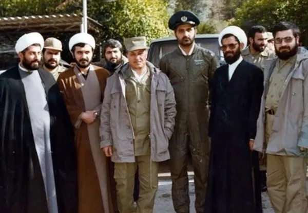 حسن روحانی و هاشمی رفسنجانی در لباس جنگ