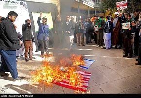 تصاویر/ آتش‌سوزی مهیب انبار چوب در حاشیه تهران