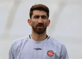 فیلم | عصبانیت شدید سید جواد هاشمی از شعارهای تند علیه بیرانوند در بازی پرسپولیس و تراکتور!