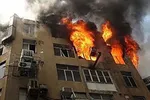 فیلم/آتش‌سوزی در چهار راه مولوی، رو به روی مهدیه تهران