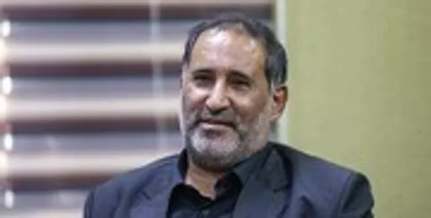 فیلم / شعرخوانی شاعر معروف در پخش زنده تلویزیونی درباره حمله پهپادی ایران | لبخند سحر نزدیک است...