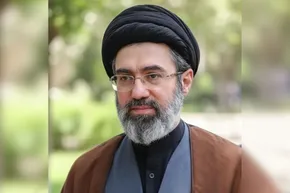 فیلم| استقبال فرزندان آیت‌الله سیستانی از عزاداران مراسم ترحیم سید حسن نصرالله