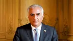 رضا پهلوی اندازه گاو مهربان نمی‌فهمه + فیلم