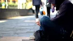 سرقت در پوشش گدایی با عروسک! + عکس
