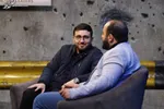 پسر بچه ۴ ساله‌ای که سر نماز به حاج قاسم گُل داد، چه کسی بود؟ + فیلم