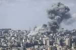 ادای احترام رسول خادم به شهدای دانش‌آموز میناب+ عکس