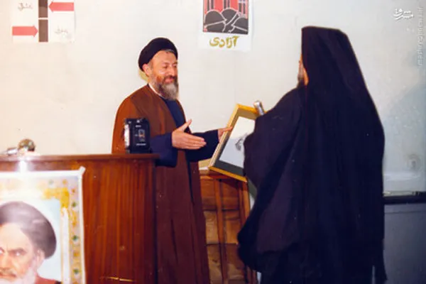  دیدار اسقف کاپوچی با آیت الله بهشتی در دفتر مرکزی حزب جمهوری اسلامی 