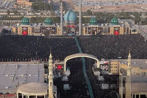 فیلم |اولین قاب از حضور فرزندان رهبر شهید در مصلی تهران