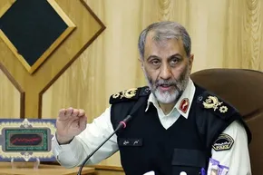 فیلم /اقدام به موقع پلیس در برخورد با مرد شلوارک پوش/ لباس نامتعارف و فیلمبرداری مخفیانه با کدام هدف؟!