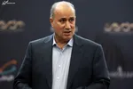 مخالفان عزیزی خادم چه کسانی هستند؟