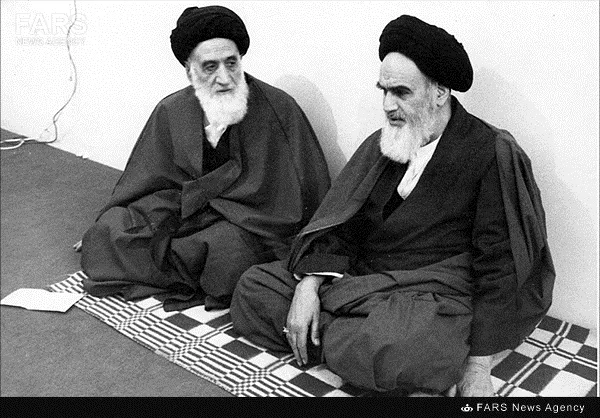 4.قم، آیت‌الله سید‌مرتضی پسندیده در کنار امام خمینی - 1358