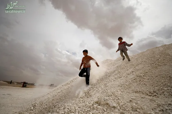 بازی کودکان سوری در اردوگاه آوارگان العین عیسی