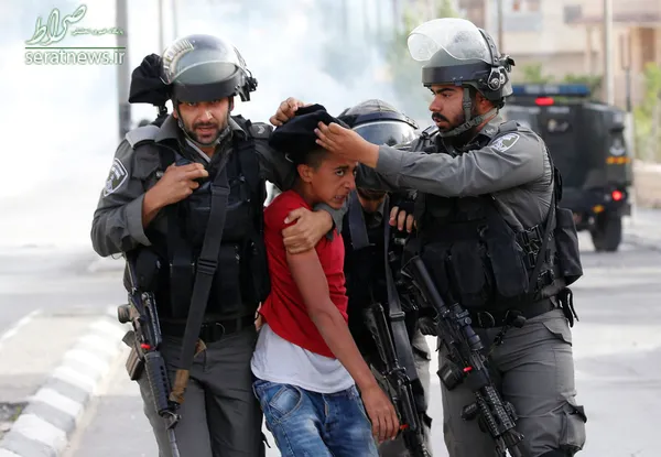 بازداشت یک نوجوان فلسطینی توسط نظامیان اسرائیلی در جریان برگزاری تظاهرات حمایت از زندانیان در اعتصاب غذا