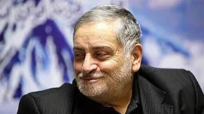 فیلم/ پابوسی مادر توسط فرزندان مرحوم یزدانی خرم