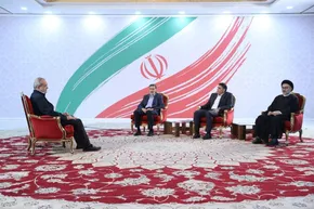 فیلم| ورود بدون محافظ رئیس‌جمهور به اورژانس استان تهران در اوج تهدیدات جنگی