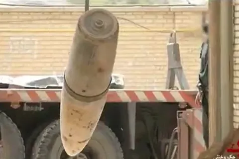 فیلم| لحظاتی نفسگیر از انتقال امن بمب عمل نکرده دشمن متجاوز آمریکایی