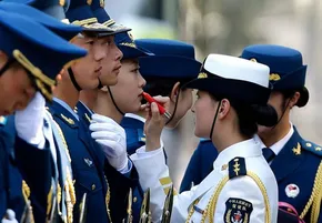 عکس/خستگی از صف طولانی در جمعه سیاه