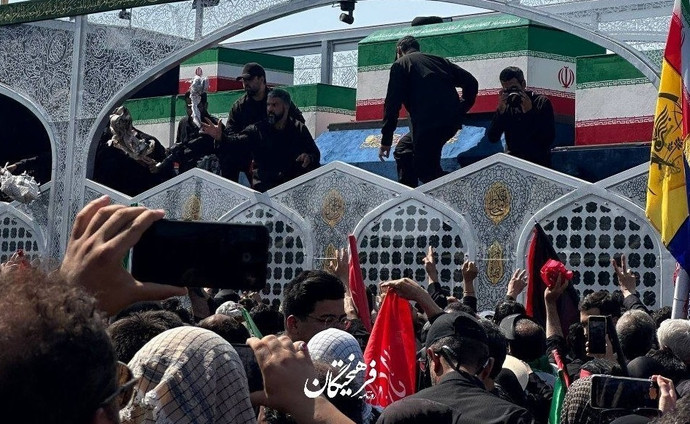 فیلم | خودروی پیکر مطهر آقای ایران به فرودگاه مهرآباد رسید