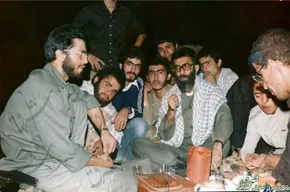 عکس/ بنر رهبری جلوی چشم سعودی‌ها