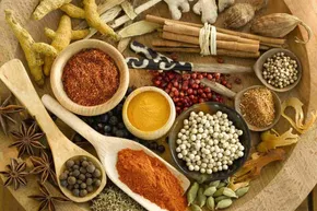 عکس/ پخت ماهی برای زائران اربعین