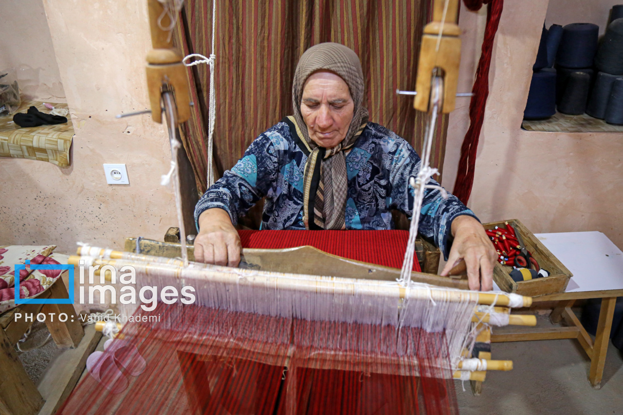 تصاویر| «چورشب بافی» سنتی در روستای رویین