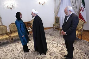 عکس/ فوت کردن هنرمندانه شمع‌ها