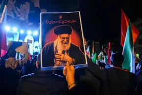 فیلم | پیکر شهید دکتر علی حیدری ظهر امروز به ایران منتقل شد و فردا در نماز جمعه تهران بدرقه می‌شود