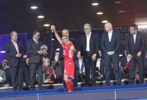 عکس/ اعتراض دسته جمعی پرسپولیسی‌ها به باشگاه بعد از پیروزی مقابل شارجه