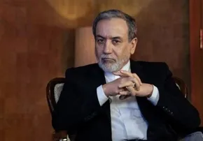 تصاویر بدون لبخند از عراقچی در قاهره