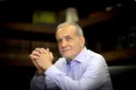 رئیس‌جمهور: دشمن تلاش دارد جنگ را به عرصه اقتصاد منتقل کند