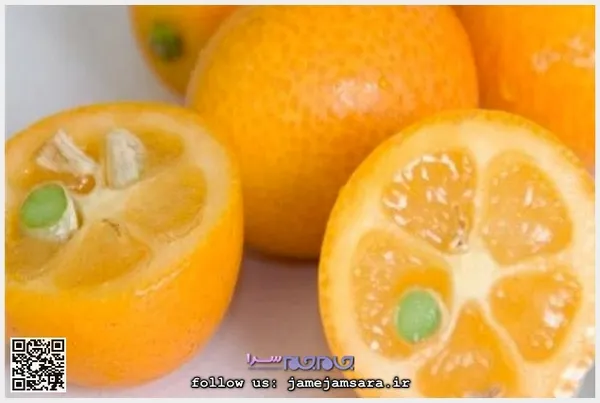 Kumqut کومکوت
زادگاه اصلی این میوه چین است و از جمله مرکبات بسیار کوچک به شمار می‌آید که شبیه پرتقال و سرشار از ویتامین سی است.