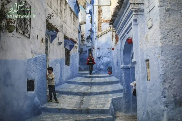 یک کوچه آبی در شهر شفشاون مراکش