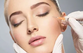 فیلم/عمل چندش آور خارج کردن پروتز از لب